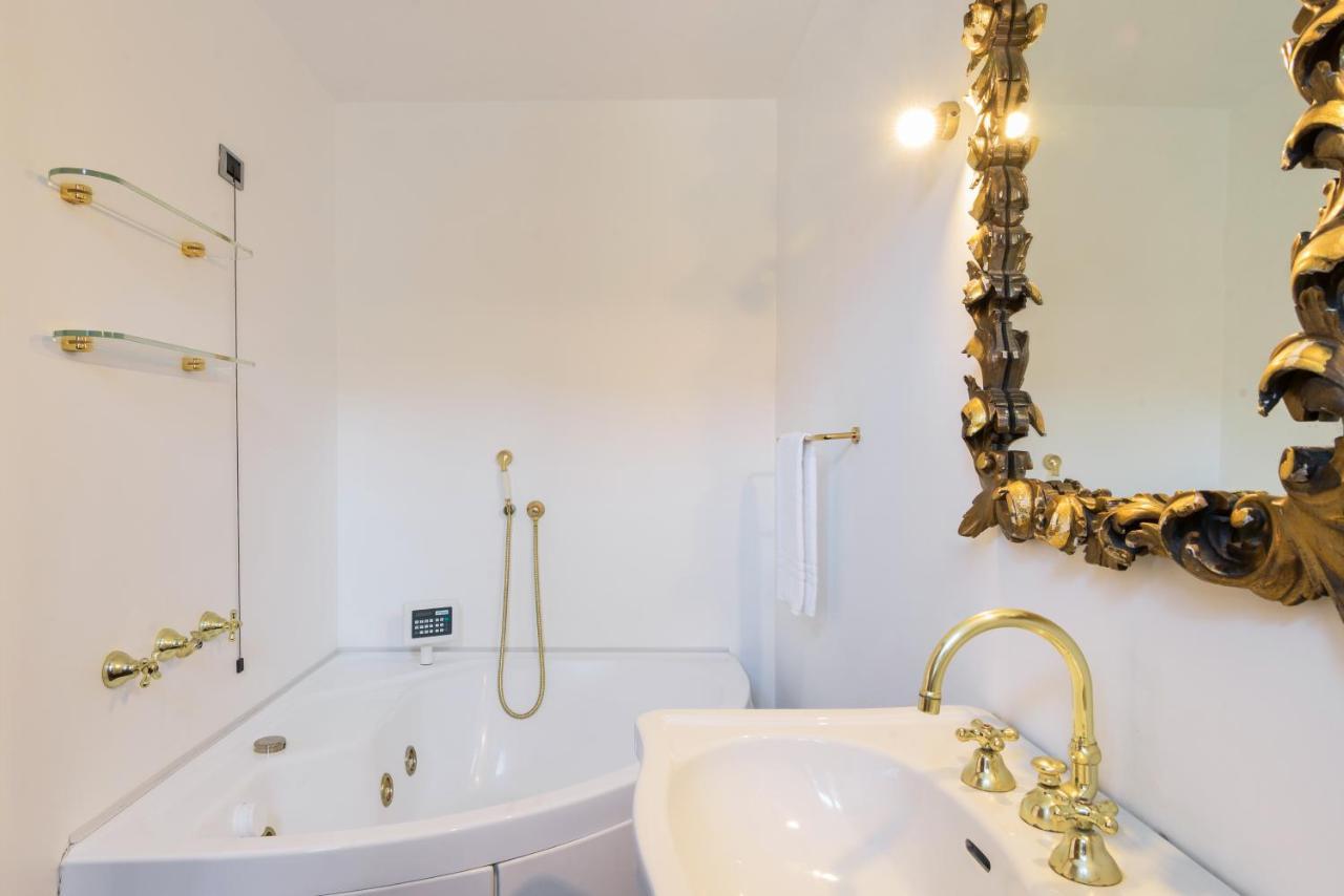 Apartment Palazzo Del Pero Luxury Attic - Bymyhomeincomo