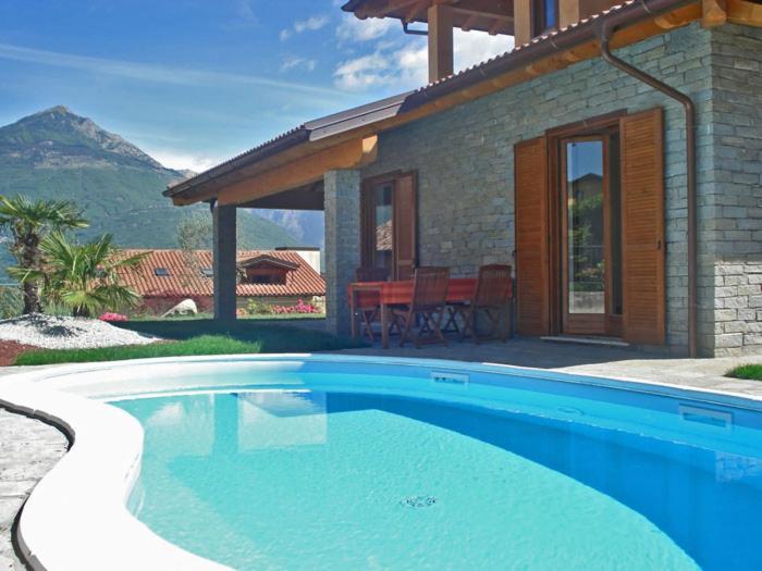 Villa Fantasia Sp Ferien-villa Mit Pool Und Sauna Colico