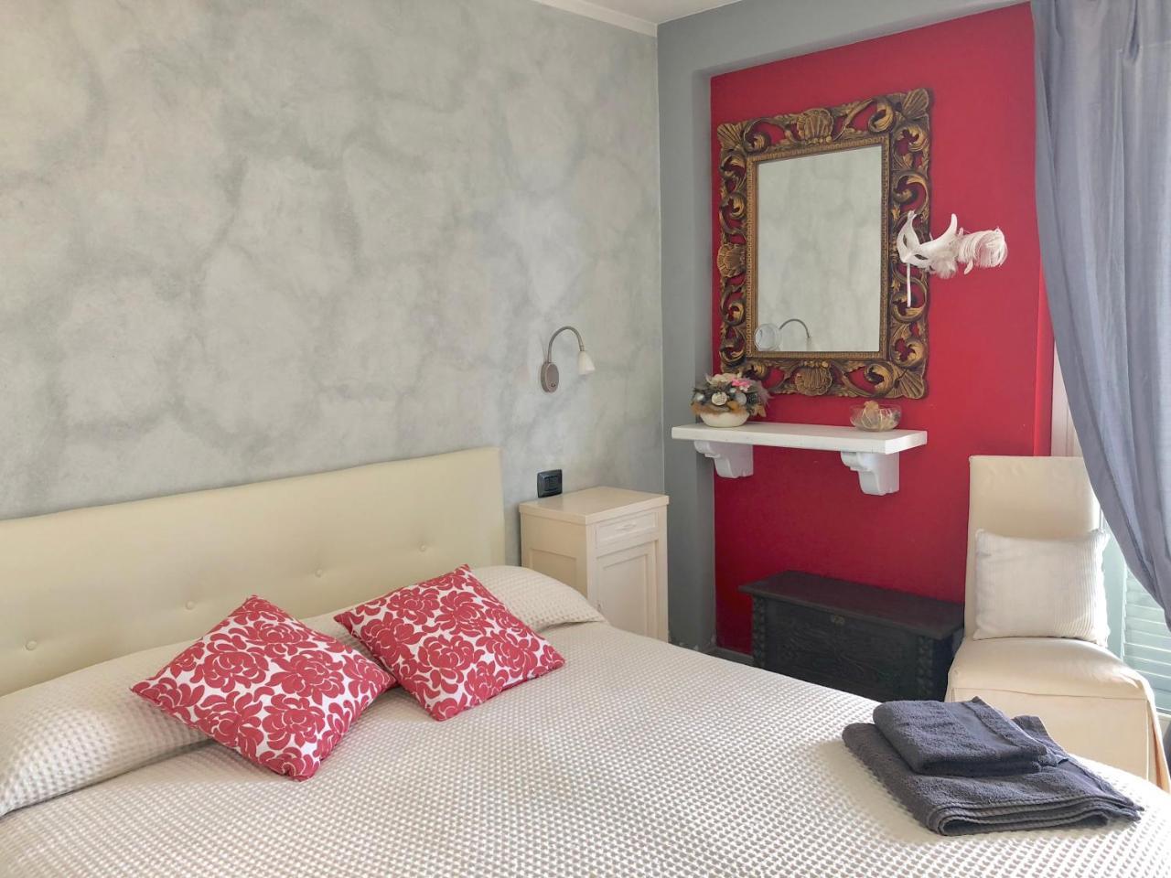 Red&grey * Mezzegra