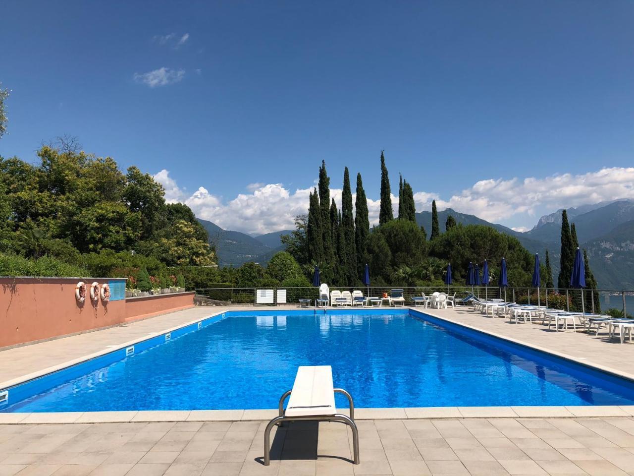 Aparthotel Le Terrazze Vista Lago Piscina Tennis Parking Wi-Fi Menaggio