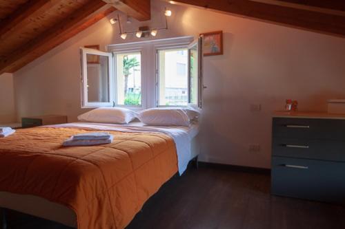 Le Rose Sleeps 6 - Families Only Please Villa Menaggio