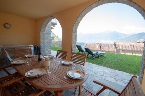 Le Rose Sleeps 6 - Families Only Please Villa
