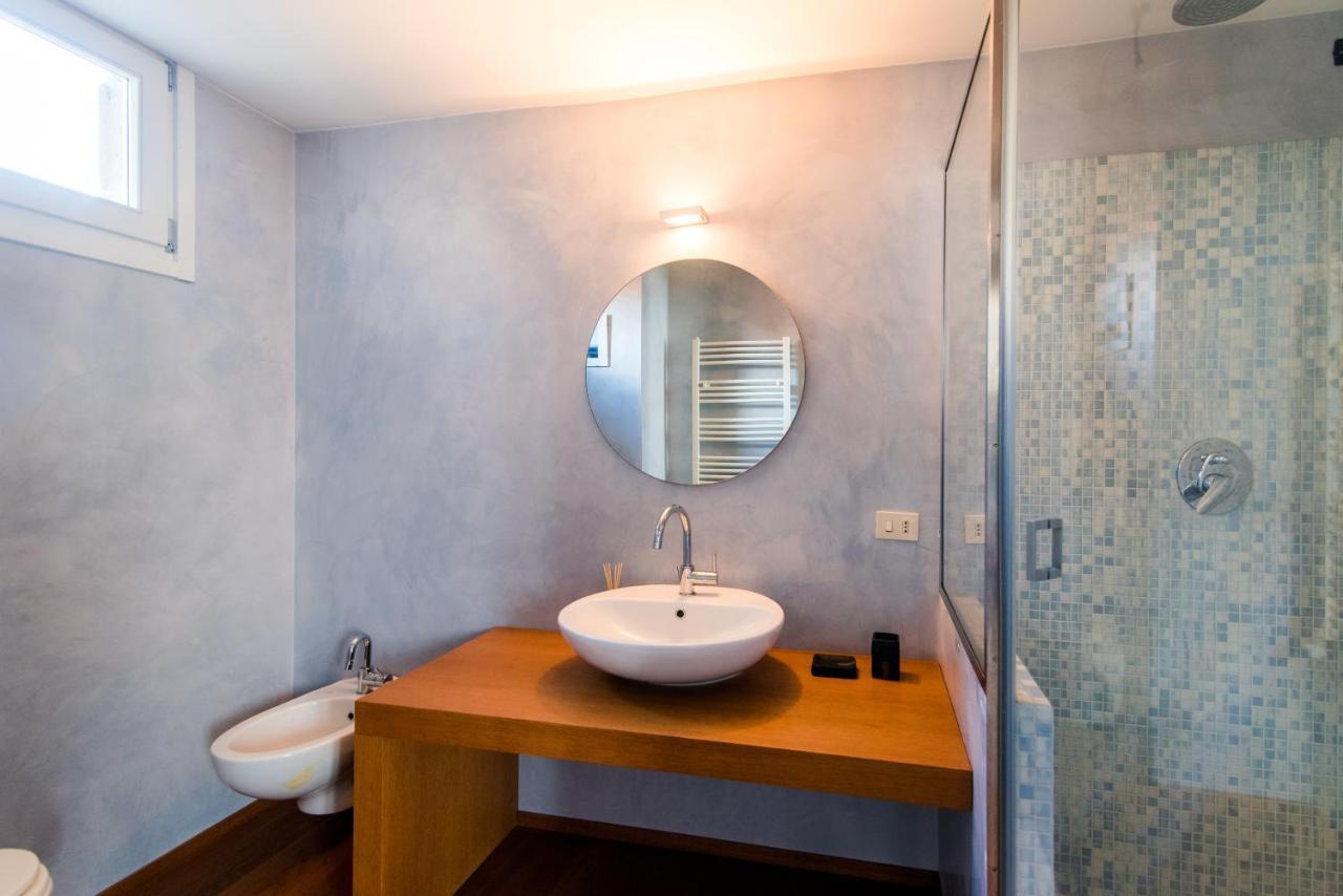 Apartment Antica Via Volta - The House Of Travelers
