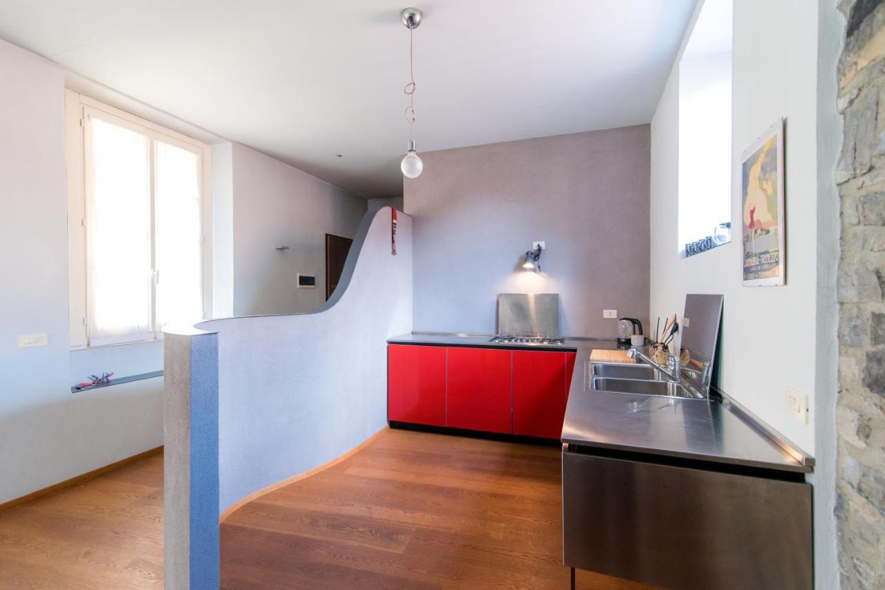 Antica Via Volta - The House Of Travelers Apartment *