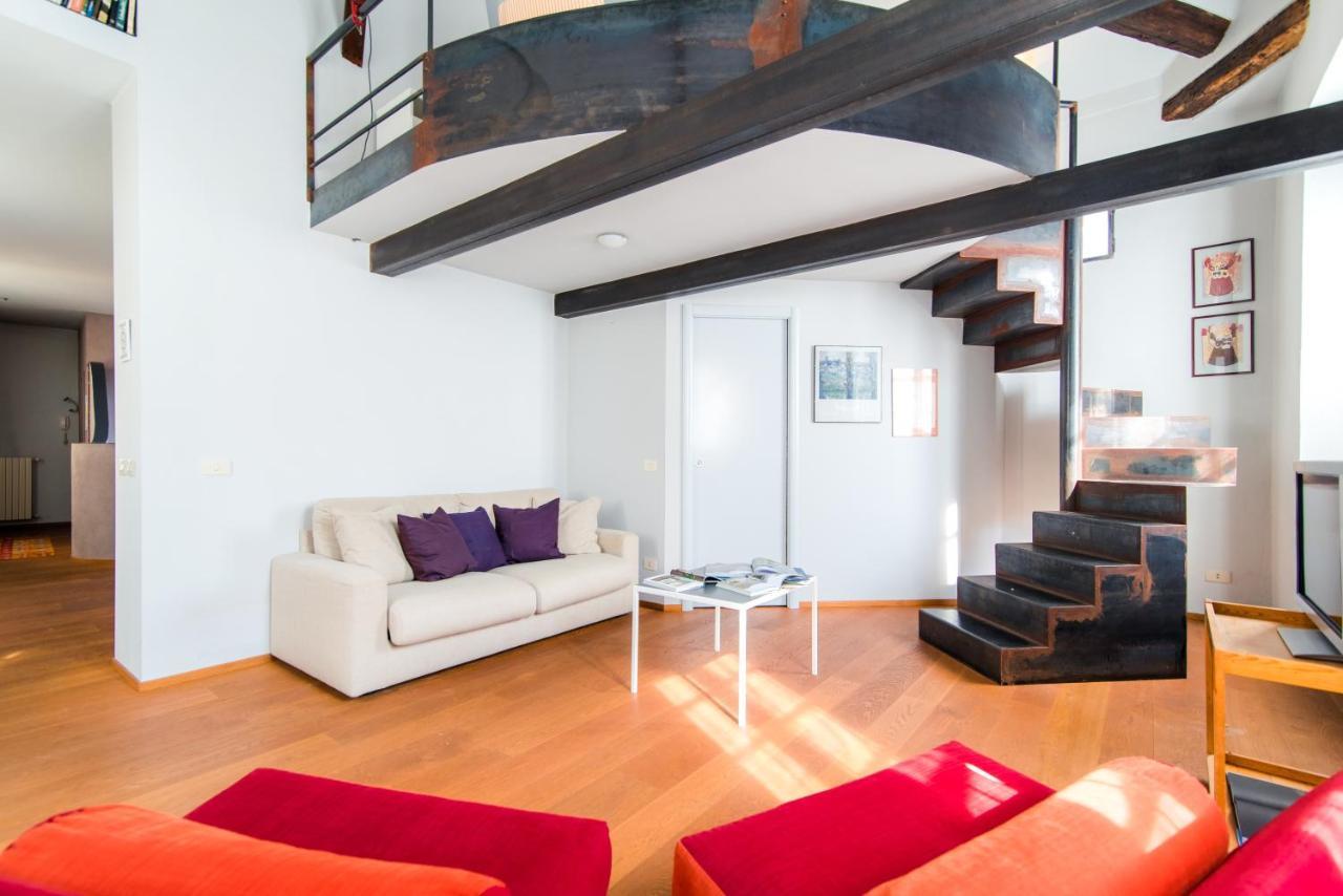 Apartment Antica Via Volta - The House Of Travelers