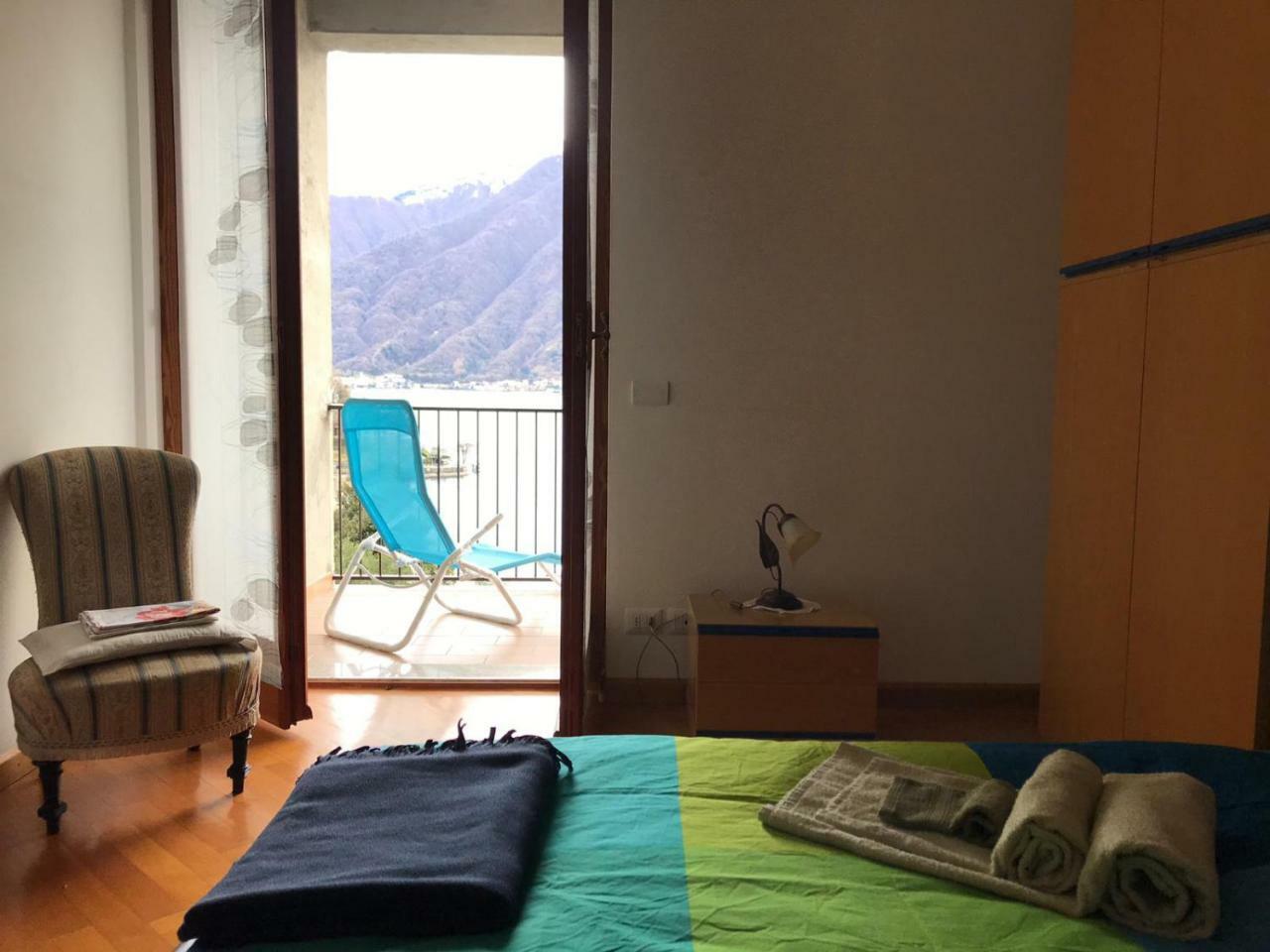 Big With View And Three Bedrooms Apartment Sala Comacina