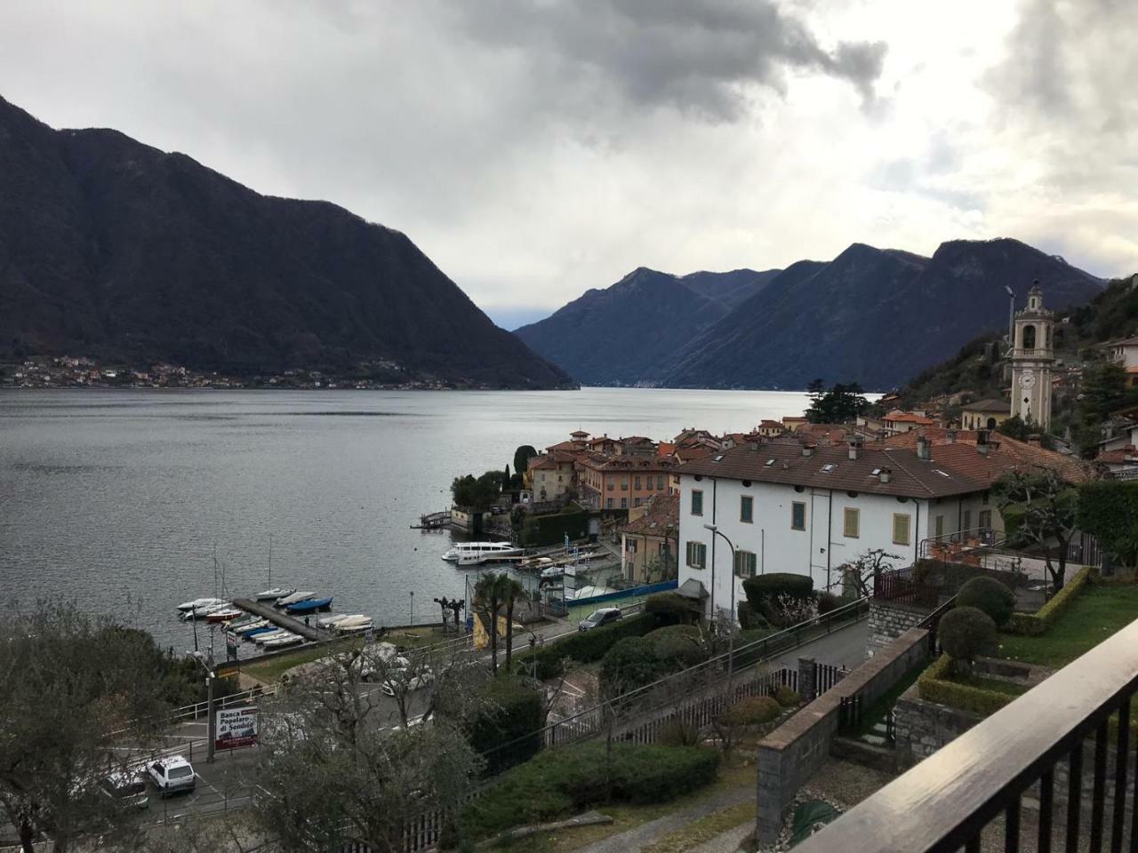 Big With View And Three Bedrooms Apartment Sala Comacina