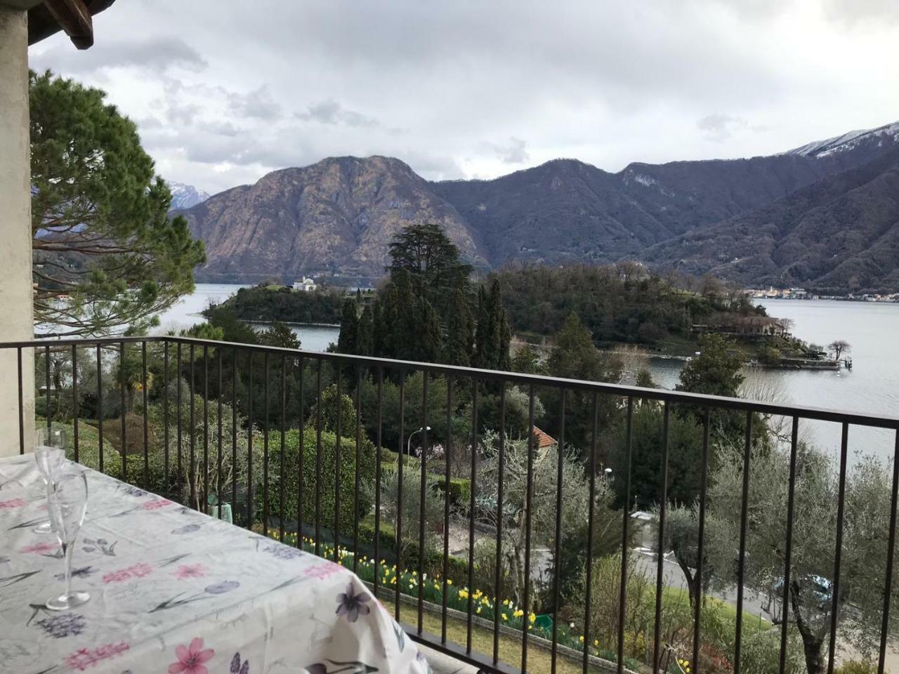 Big With View And Three Bedrooms Apartment Sala Comacina