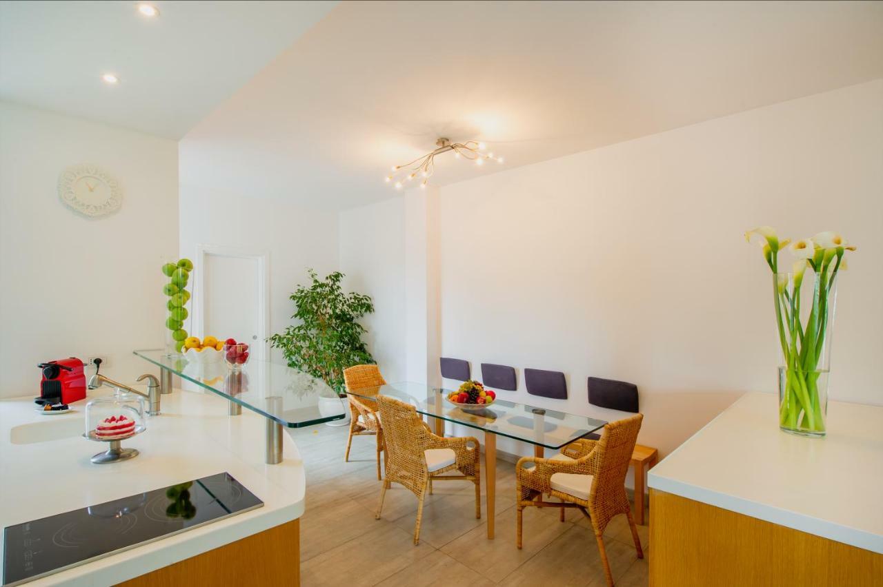 Victoria Apartment