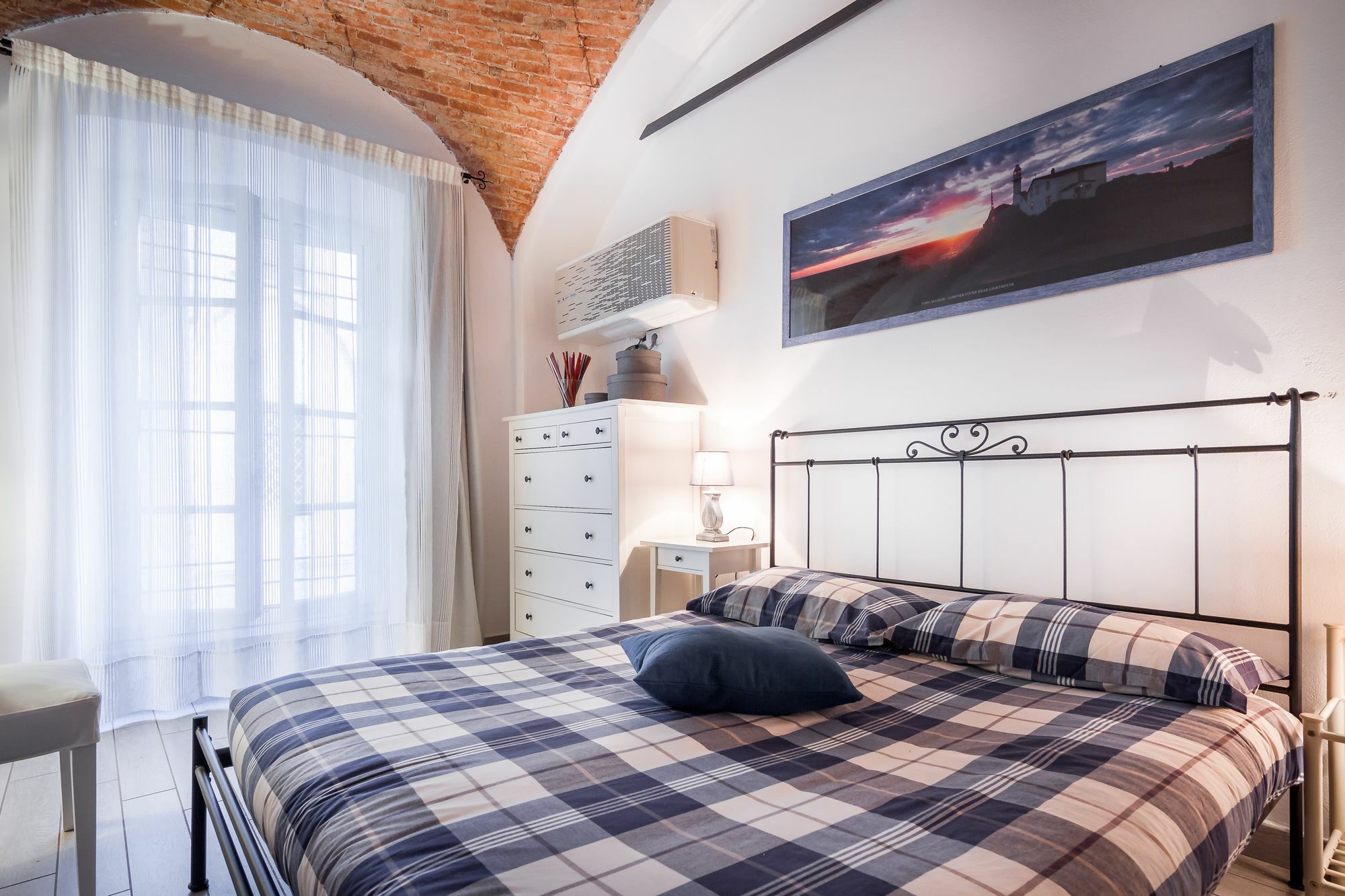 On The Side Apartment *