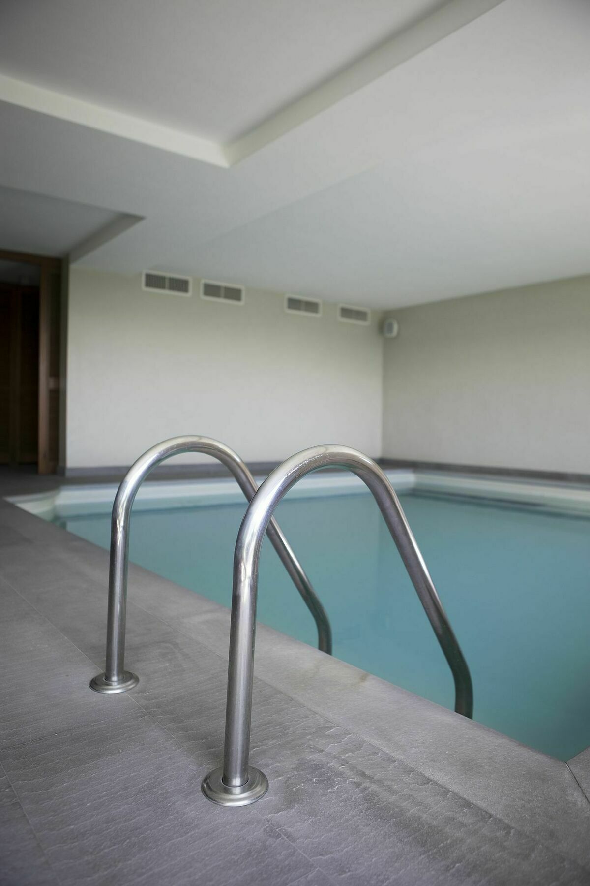 House: Luxury With Private Pool And Garden