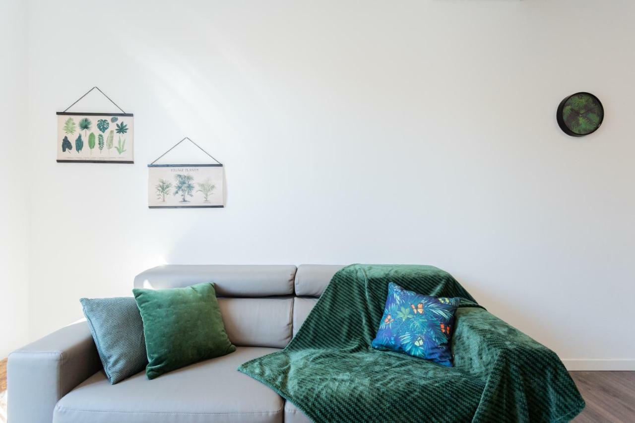 & Modern By Rent Apartment *