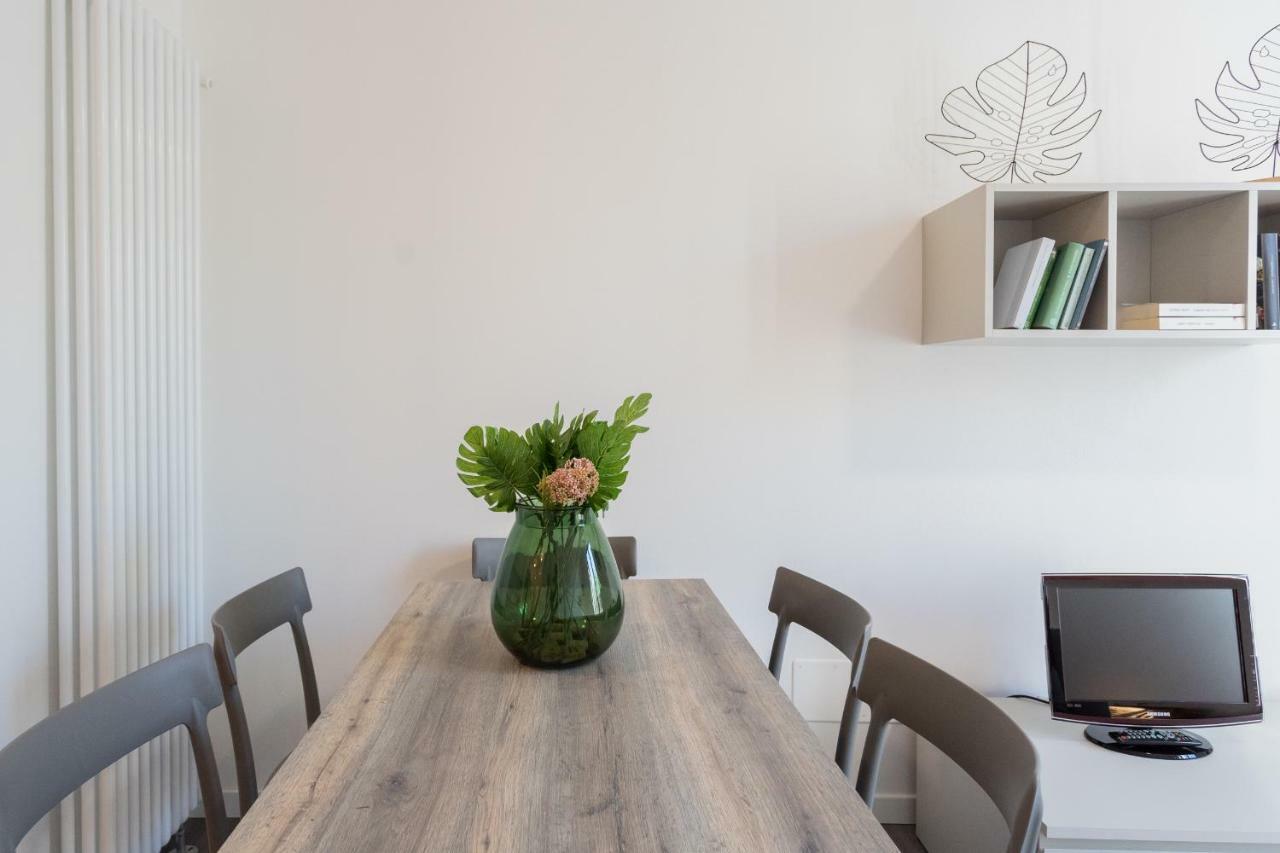 & Modern By Rent Como
