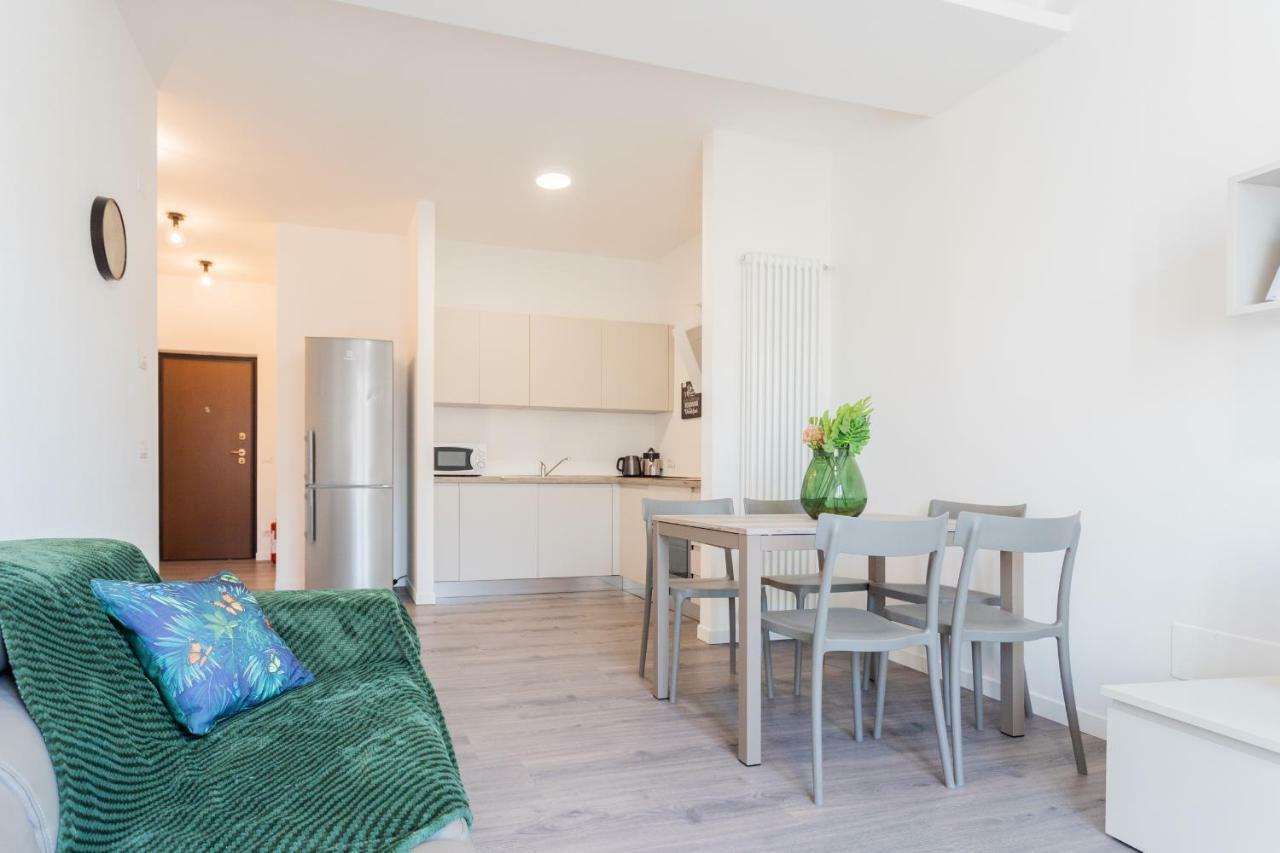 & Modern By Rent Apartment *