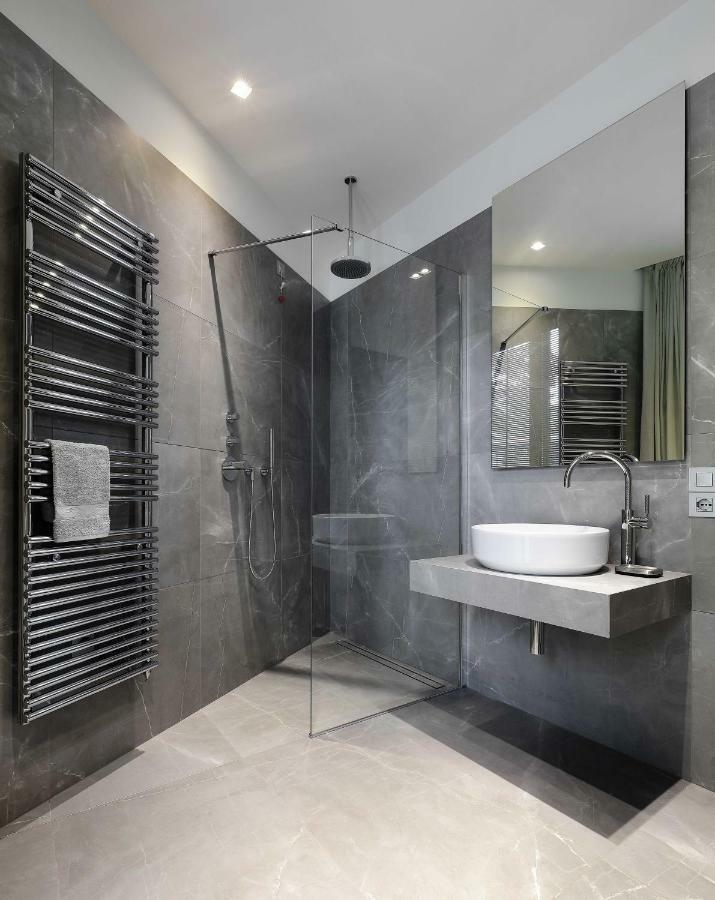 Como Lake Apartment *