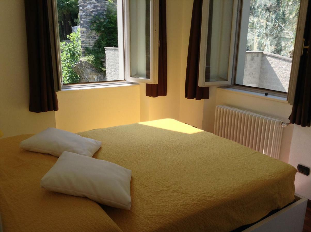 Larius Parking Apartment Carate Urio