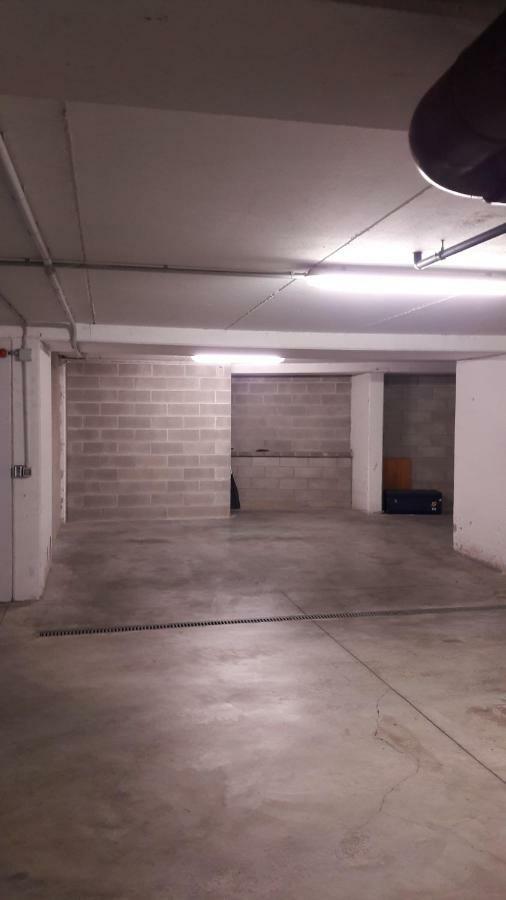 Larius Parking Apartment *