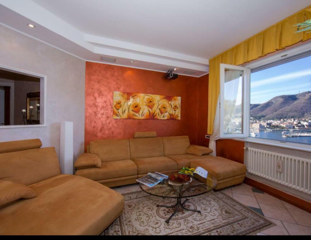Lo Specchio Sul - The House Of Travelers
