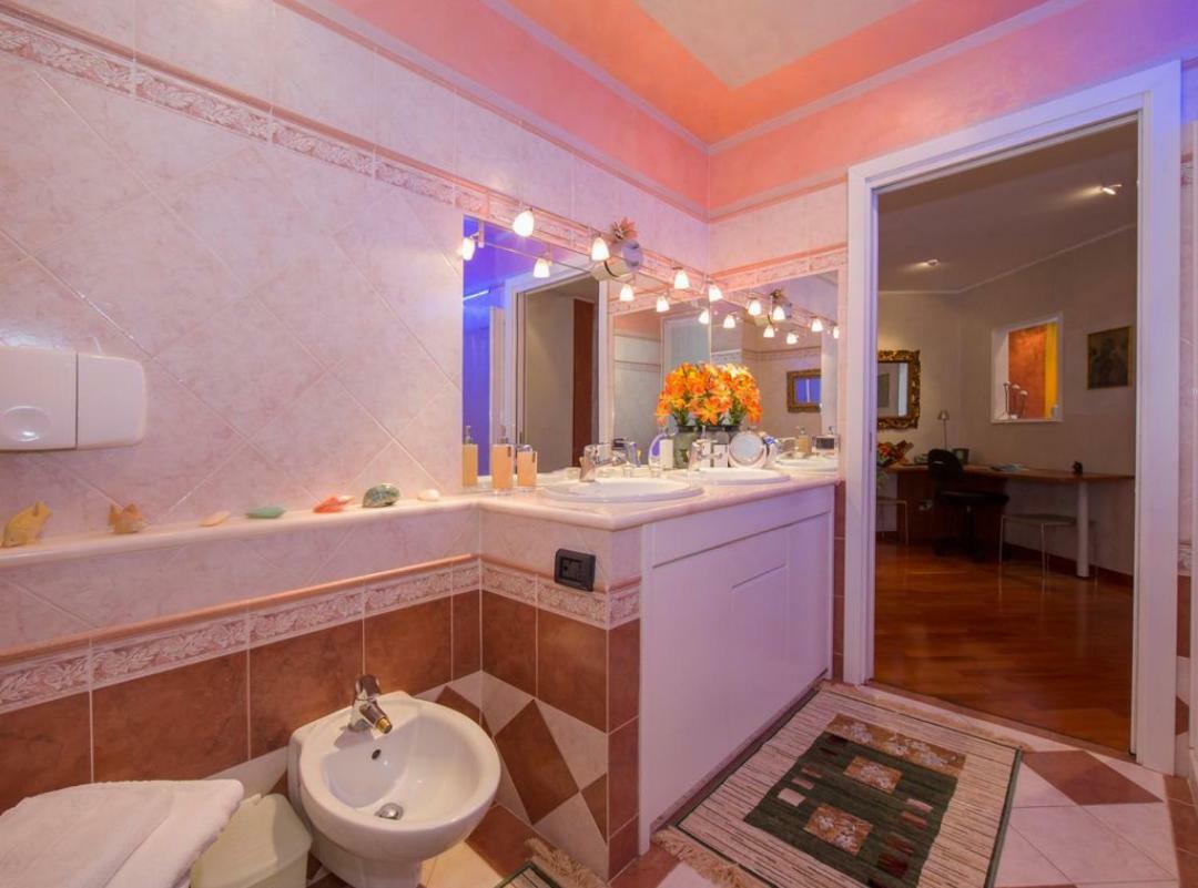 Lo Specchio Sul - The House Of Travelers Apartment