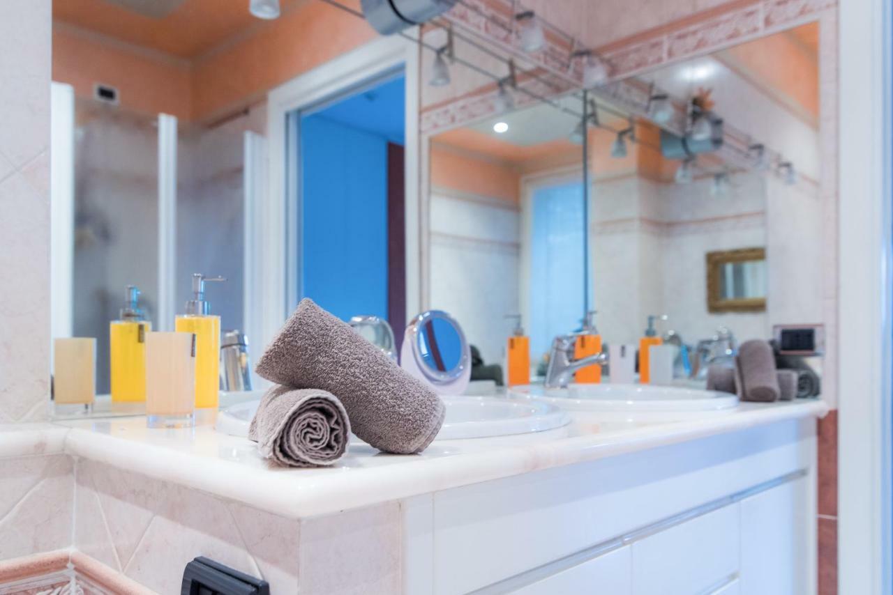 Lo Specchio Sul - The House Of Travelers Apartment