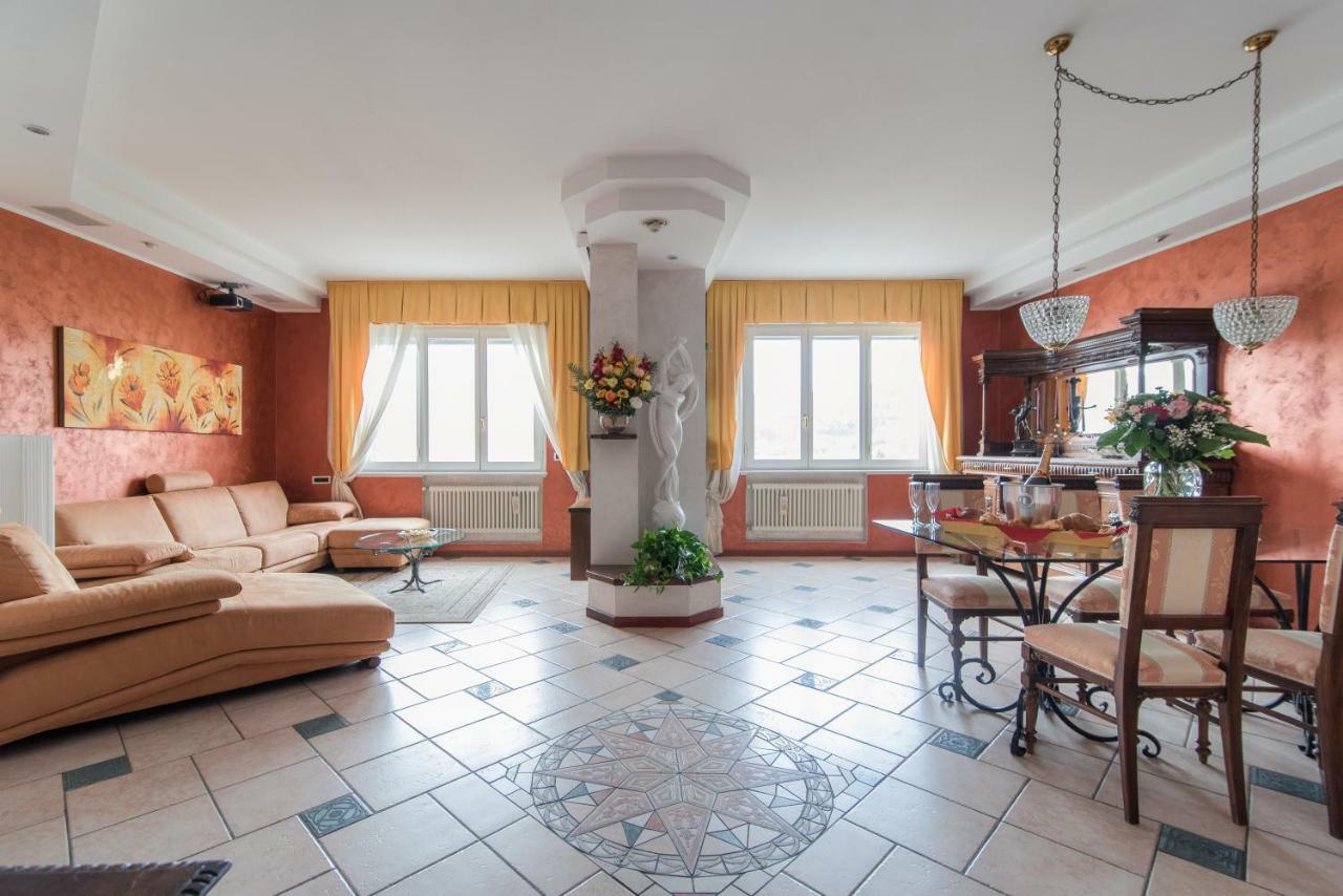 Apartment Lo Specchio Sul - The House Of Travelers Como
