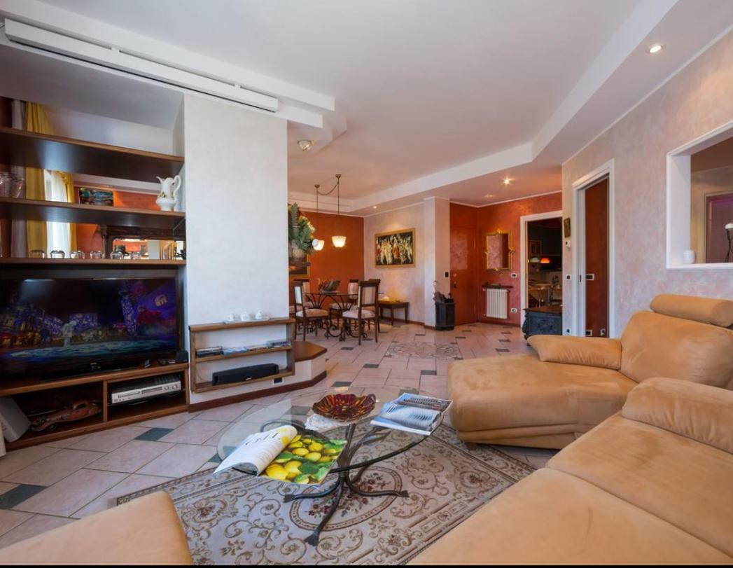 Apartment Lo Specchio Sul - The House Of Travelers Como