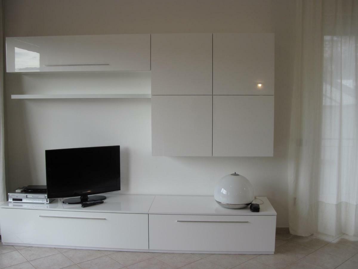 Silky House With Private Parking *