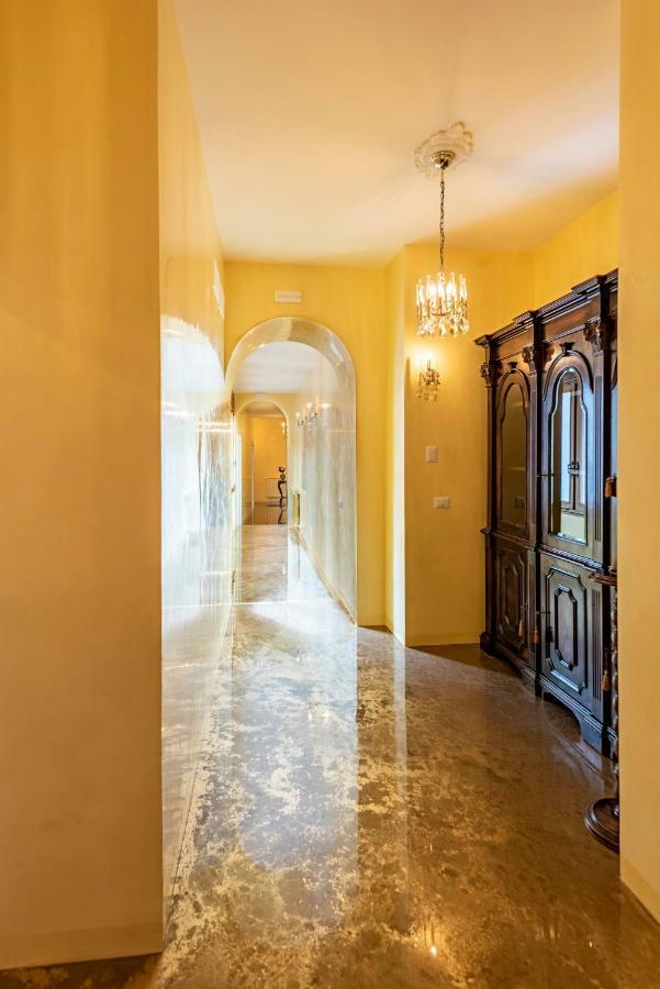 Apartment Elegant Historic Large House On Lake Como Gravedona