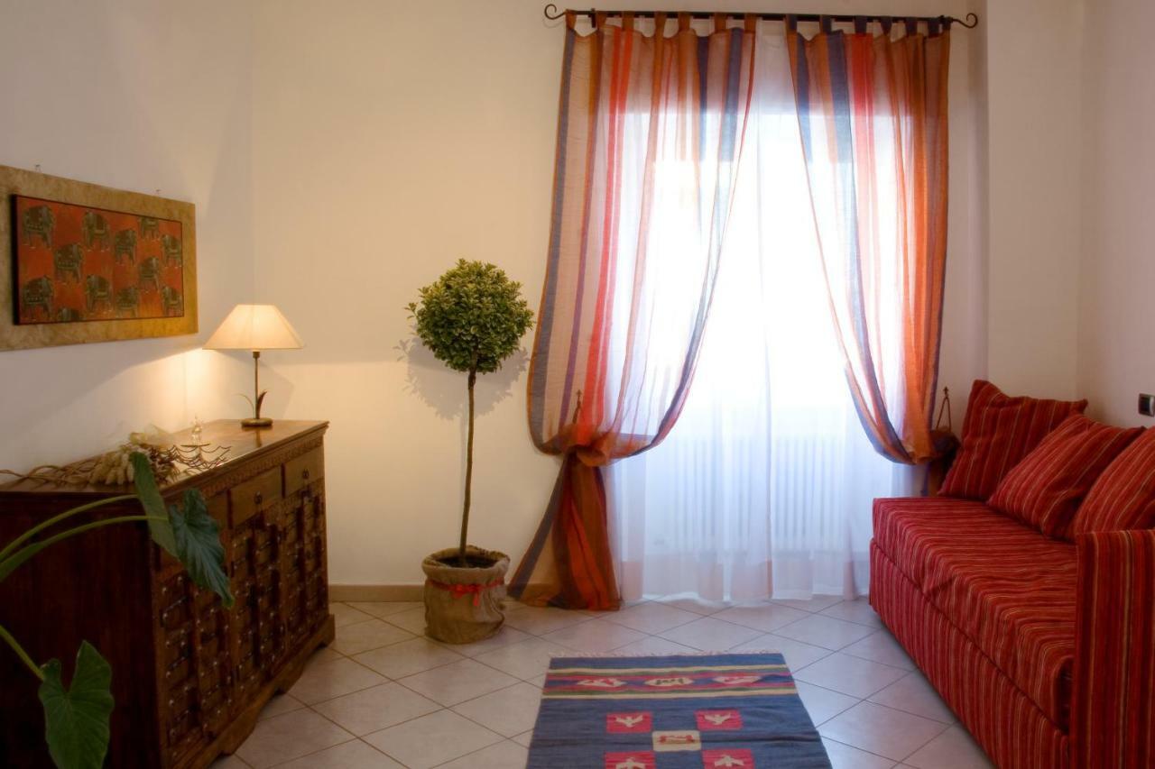 Orange Apartment *