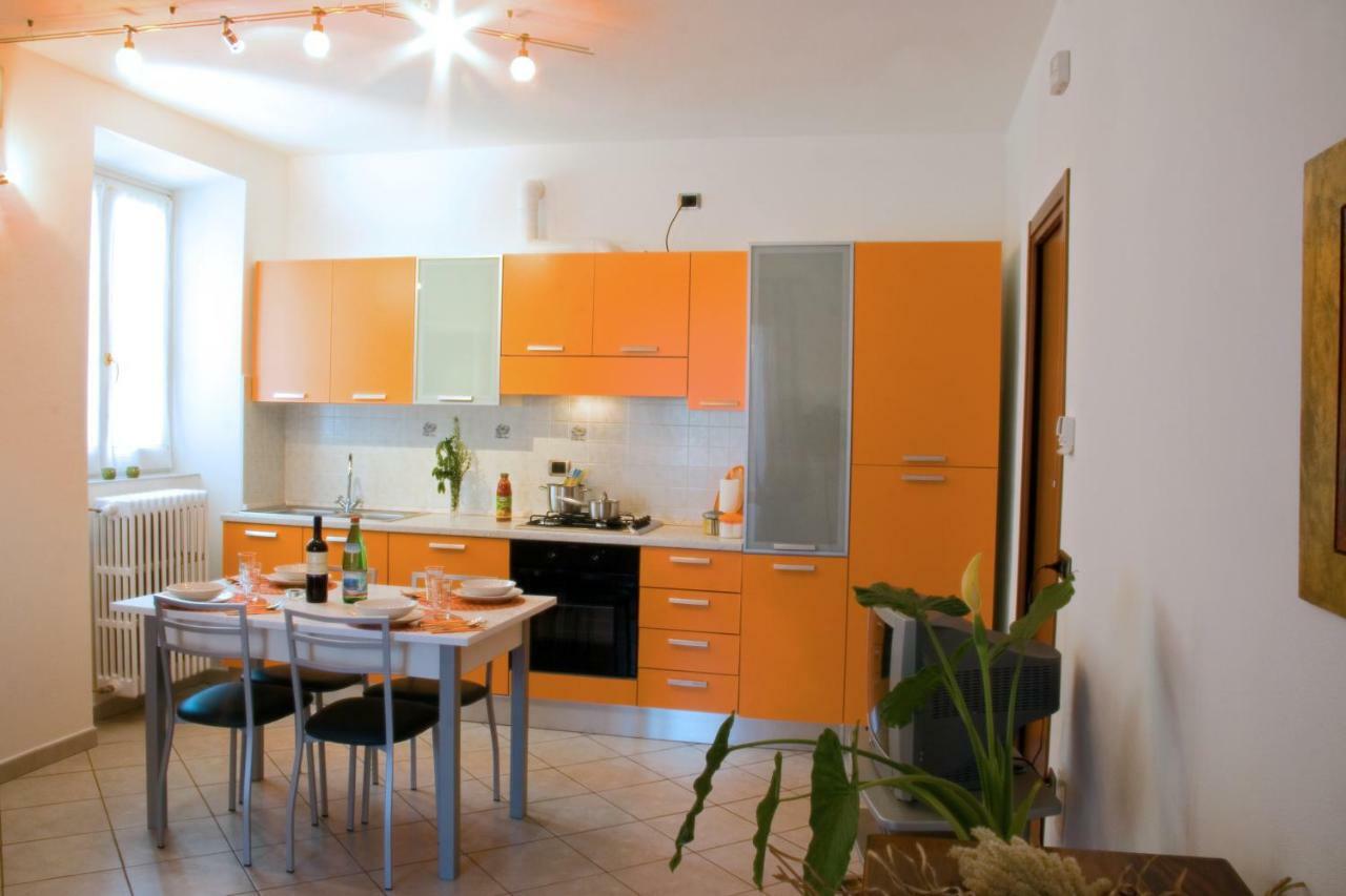 Orange Apartment *