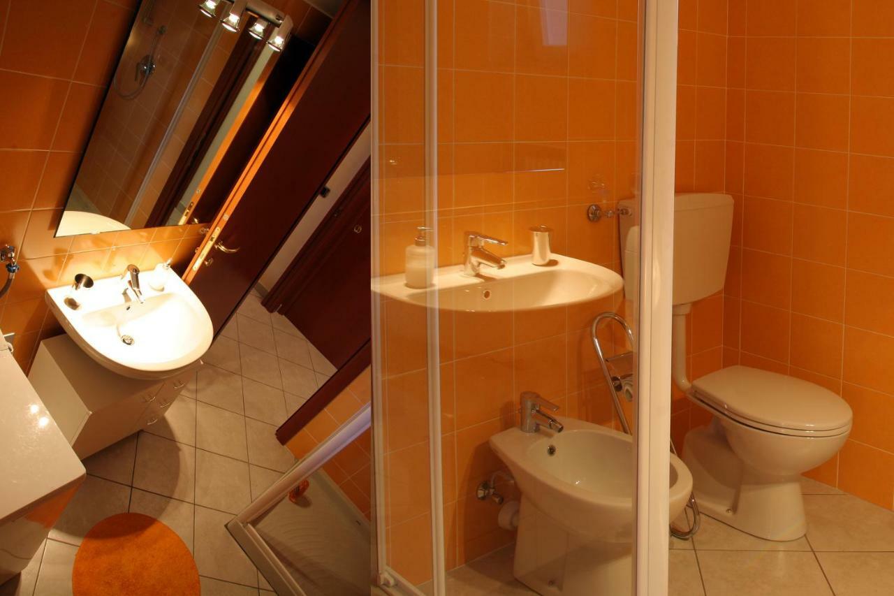 Orange *