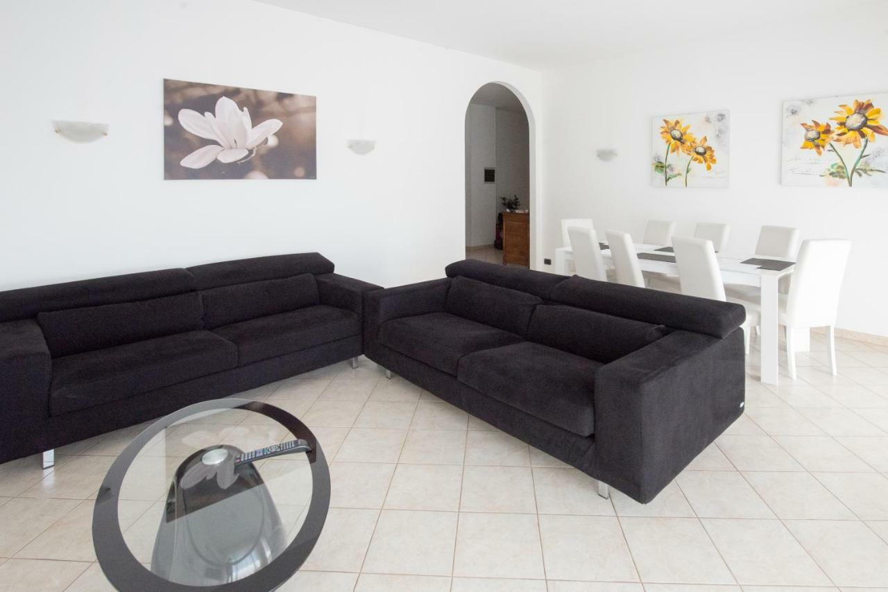 Silky House With Private Parking Apartment