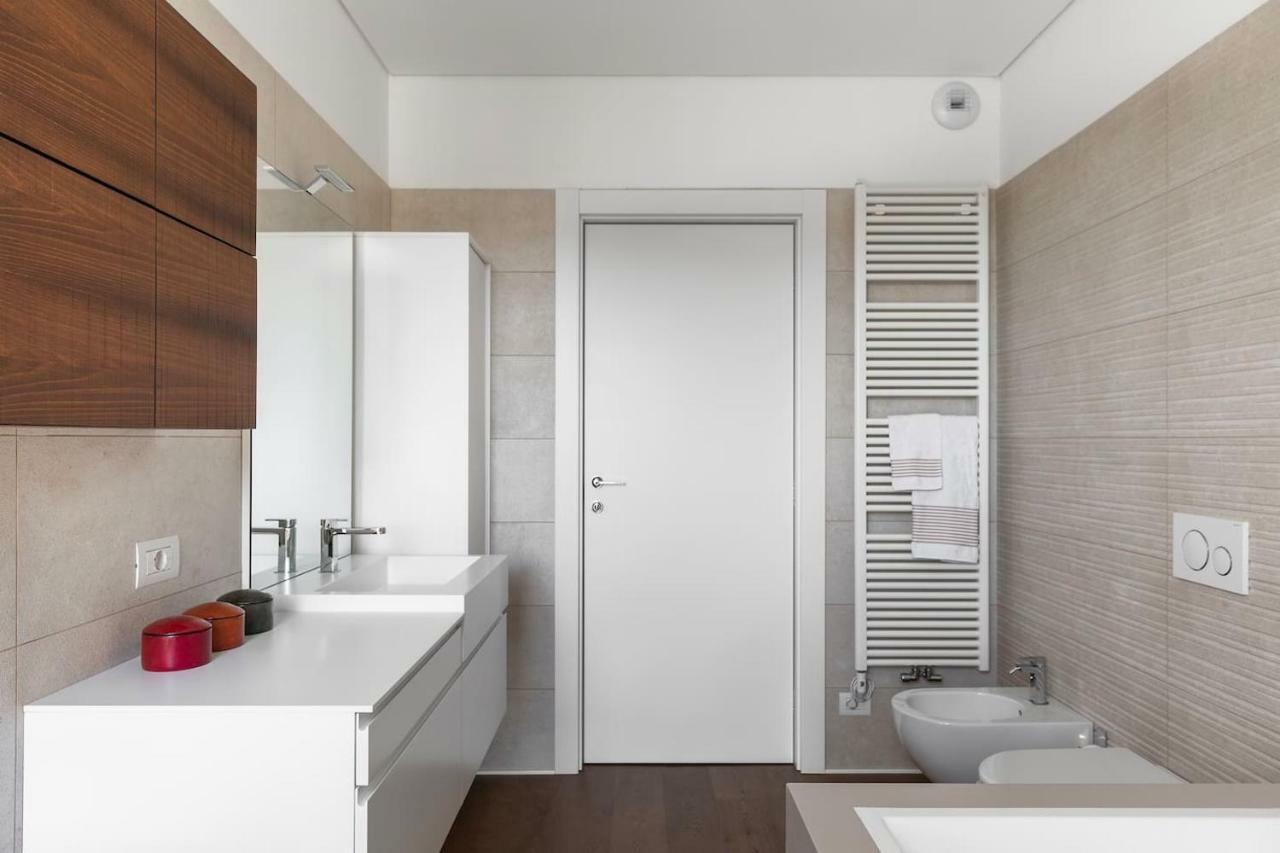 Luxury Lake View & *