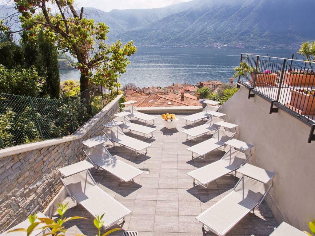 Apartment No 4-sleeps 10 By Italian Sala Comacina