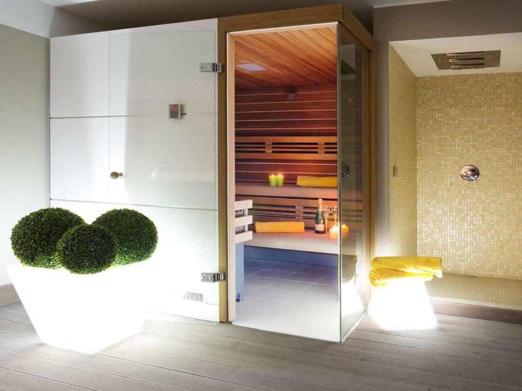 No 4-sleeps 10 By Italian Apartment *