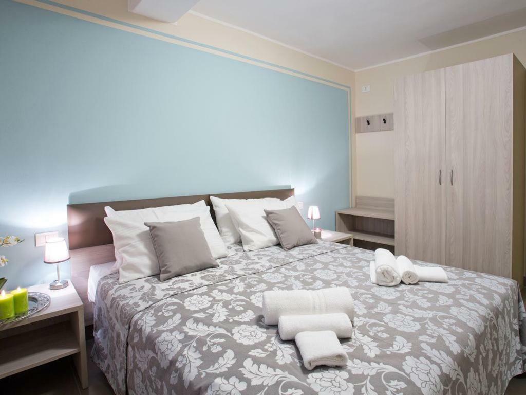 No 4-sleeps 10 By Italian *