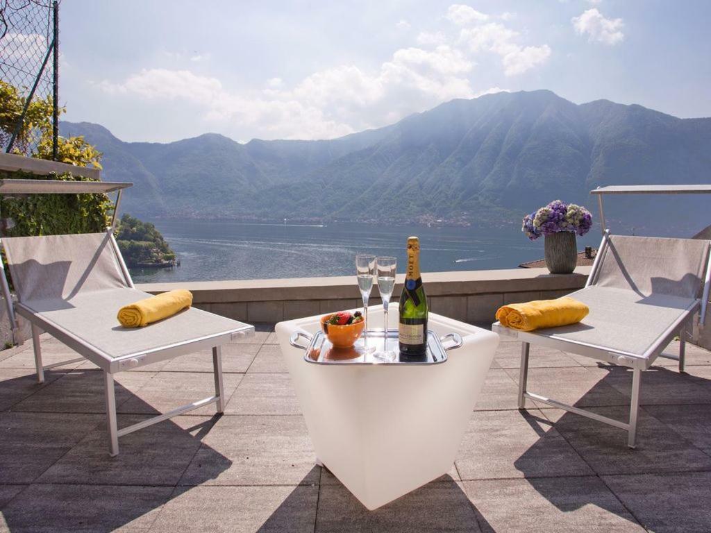 No 4-sleeps 10 By Italian * Sala Comacina
