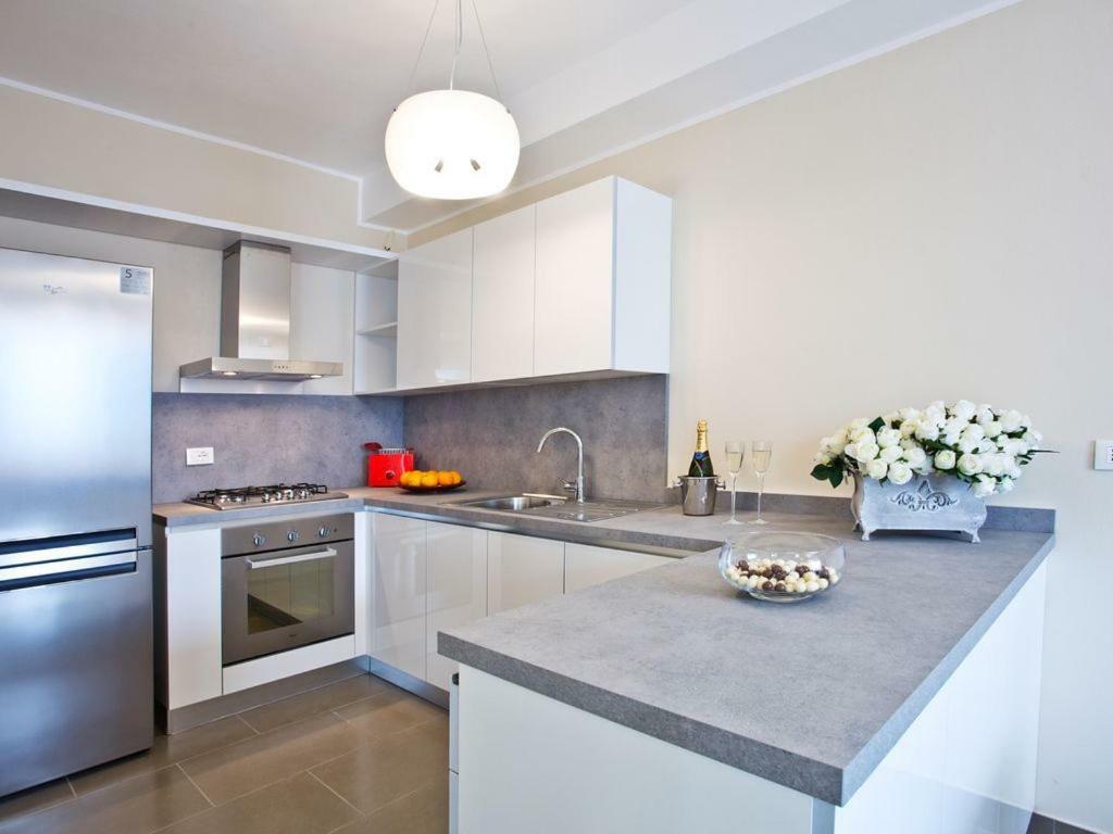 Apartment No 4-sleeps 10 By Italian *