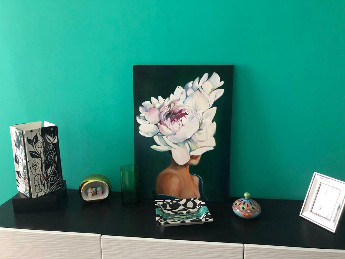 Sparkling Art Apartment