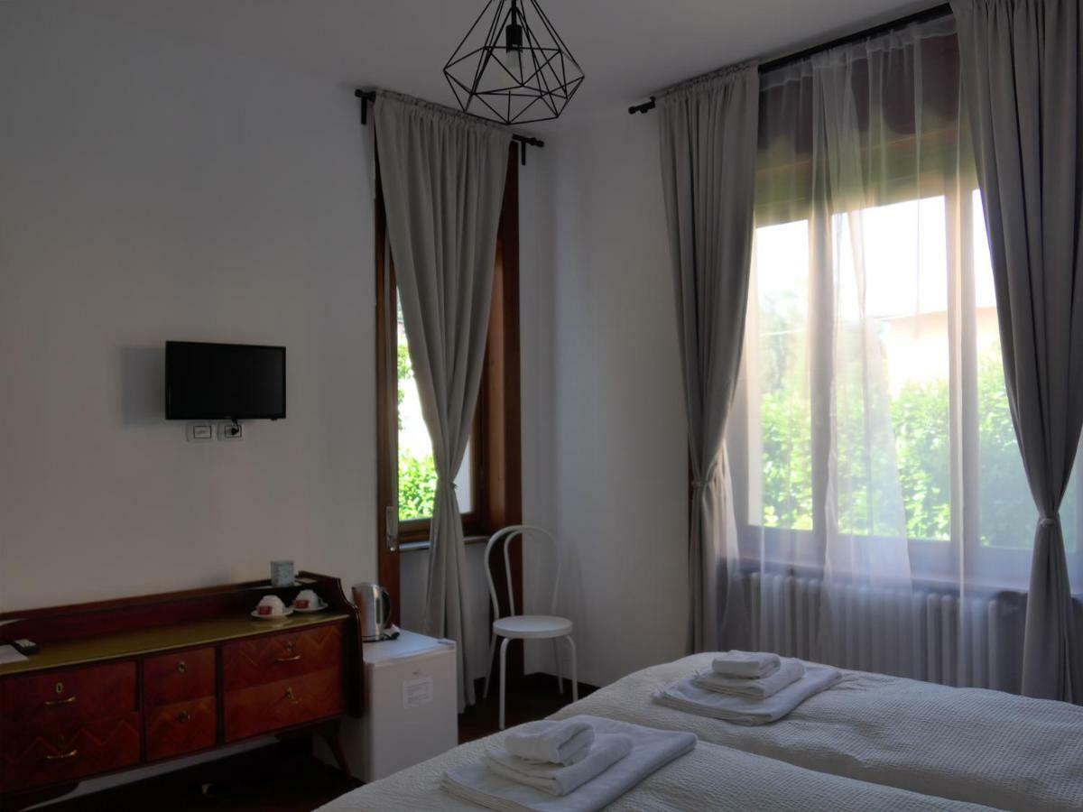 La Tana Guest house *