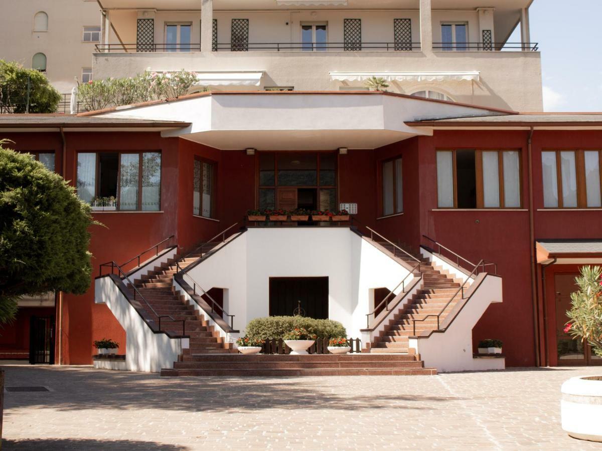 Kosmopolitan Apartment *