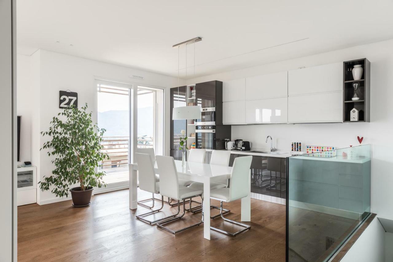 Luxury Lake View & *