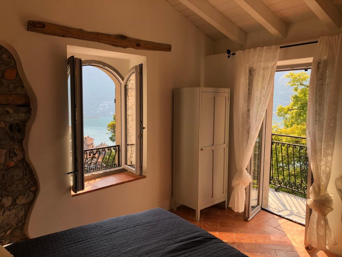 Lovely Stonehouse With Panorama Lake View Ferienhaus