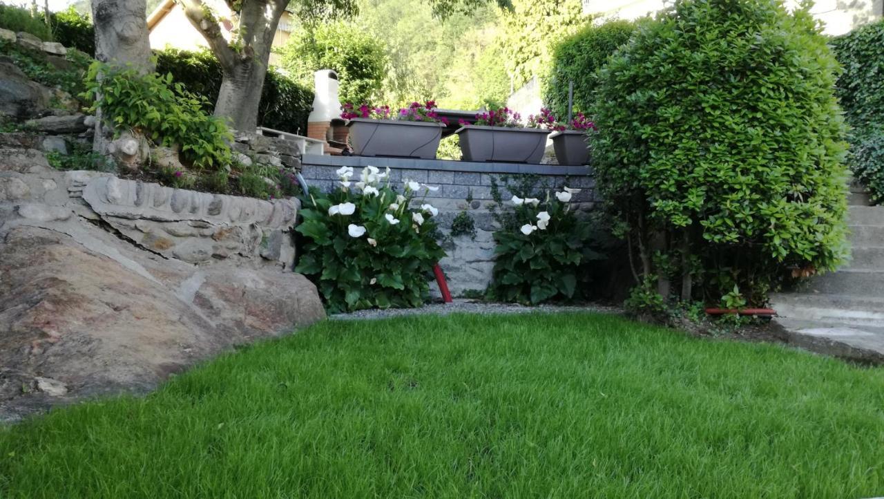 Mari Villa Dervio