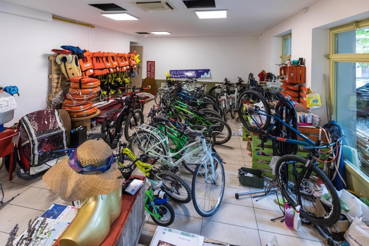 Foreground - Pet Friendly Stay- Garden-parking-lake View- Bike Friendly House * Colico