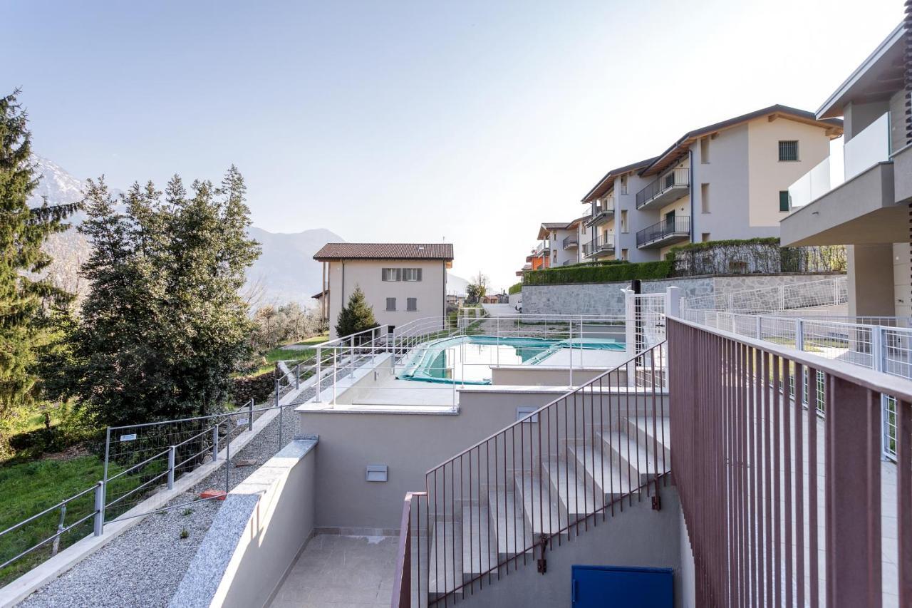 Yellow Lake View Apartment *