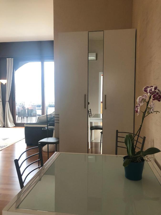 Liza's Suite's - Room's With A View Apartment