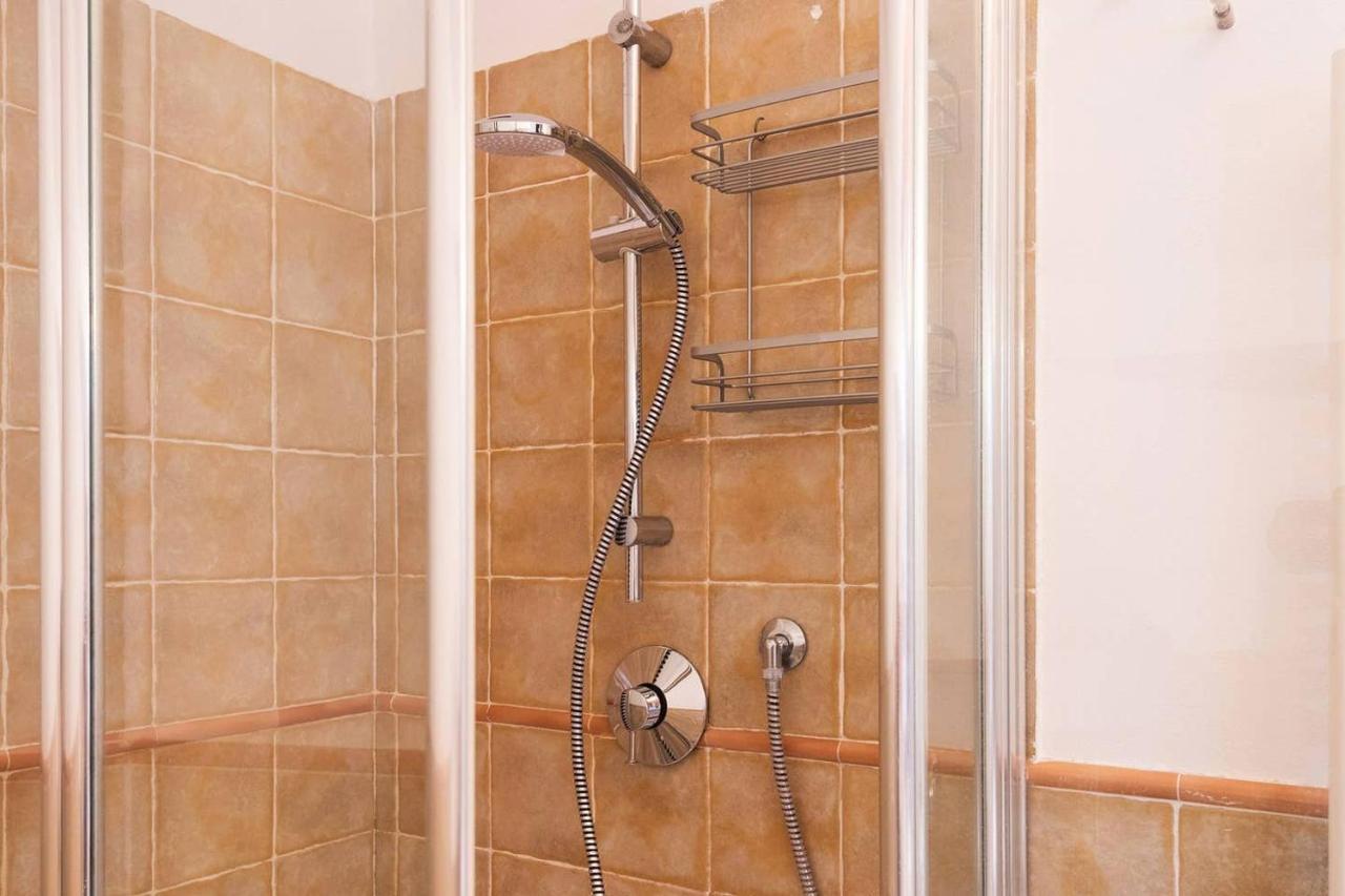 Holiday home Joivy Scenic 2br With Balcony & Parking Cernobbio