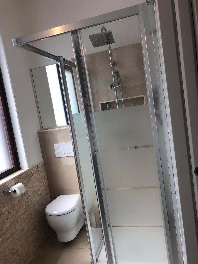 Liza's Suite's - Room's With A View Apartment
