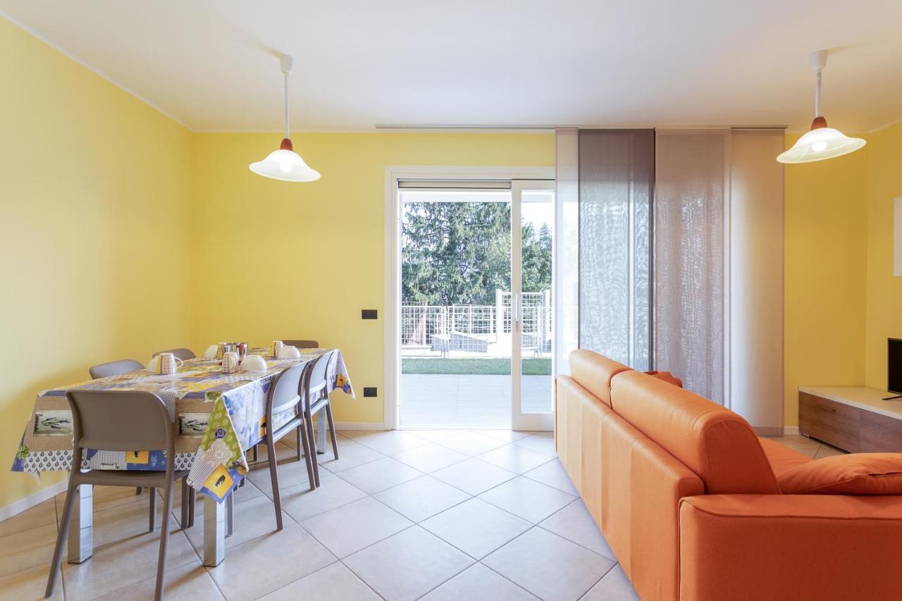 Apartment Yellow Lake View